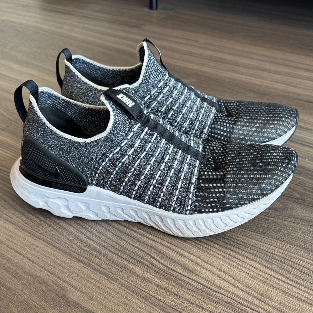 Nike React FlyKnit Black/White Slip-On